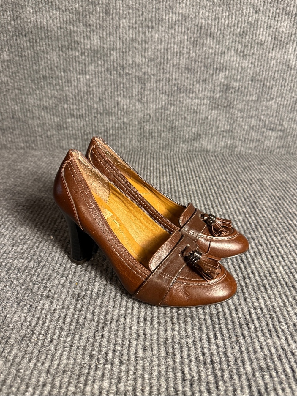 Eurosoft by Sofft Classic Brown Leather Tassel Pumps - Women's Heels Size 6.5